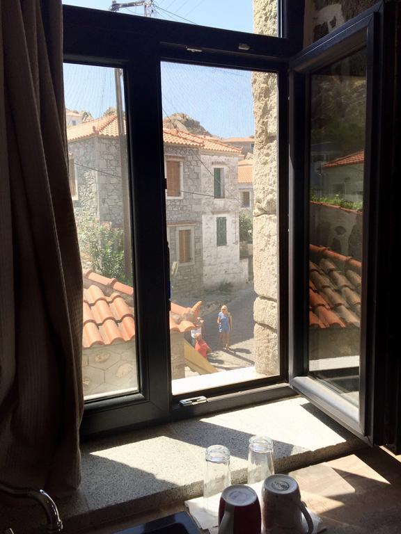 Rodakas Kontias Buitenkant foto